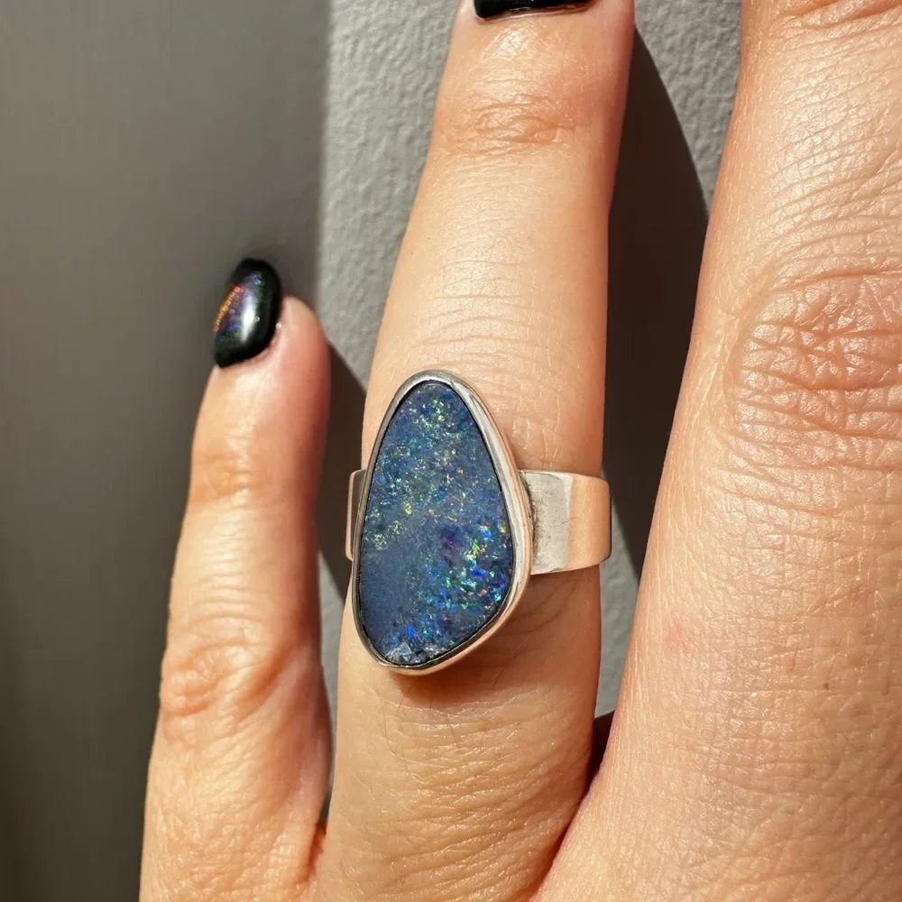 NWT 10x16mm Australian Opal in Bali silver ring!